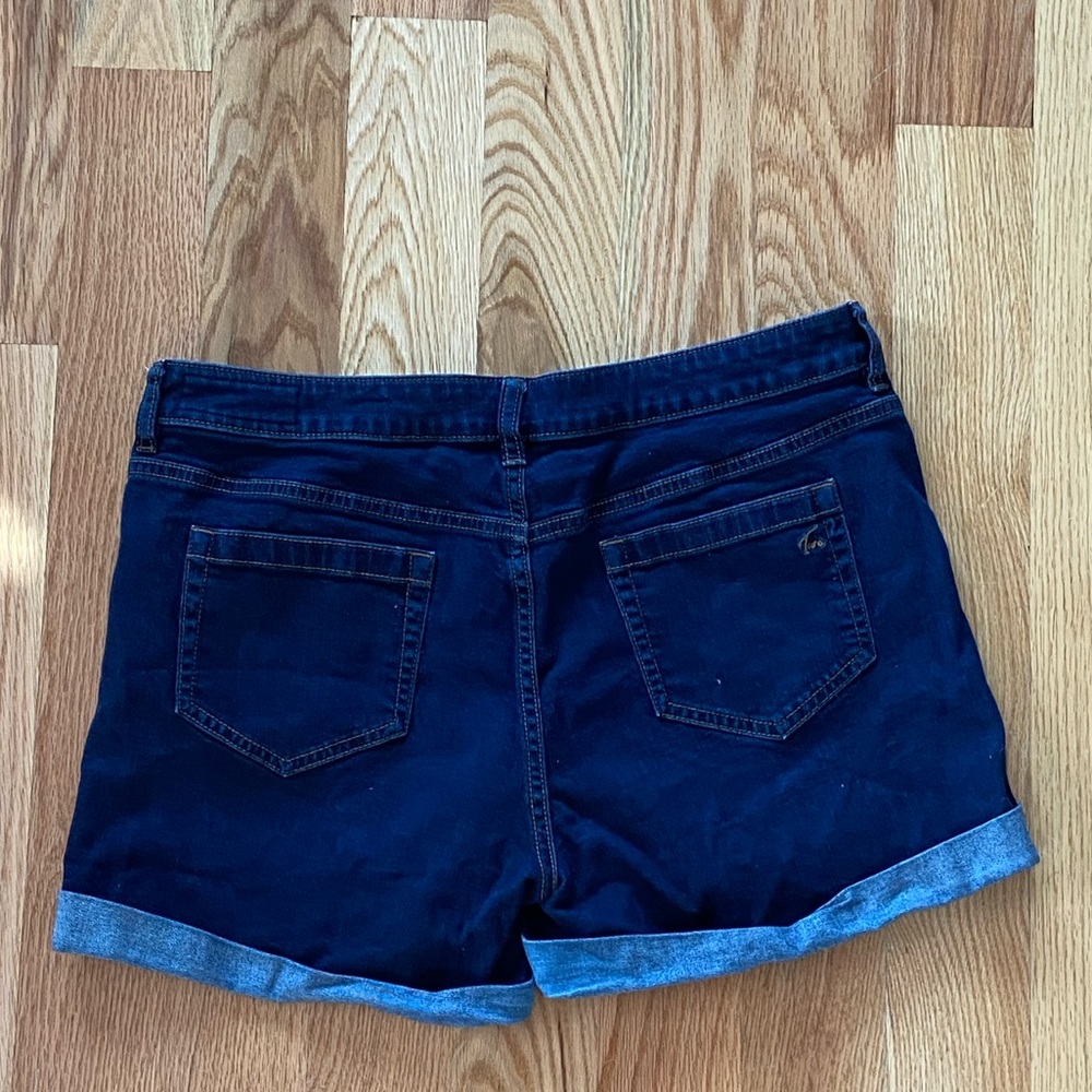 Two by Vince Camuto jean shorts. Size 31/12